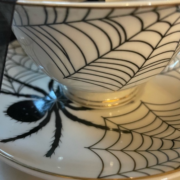 PARK CHATEAU NWOT Spider & Web Teacup And Saucer Set White & Black W/Gold Trim - Picture 4 of 10